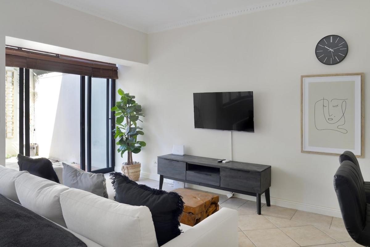 Modern Sea Point Oasis Garden, Pool & Gym Access Cape Town
