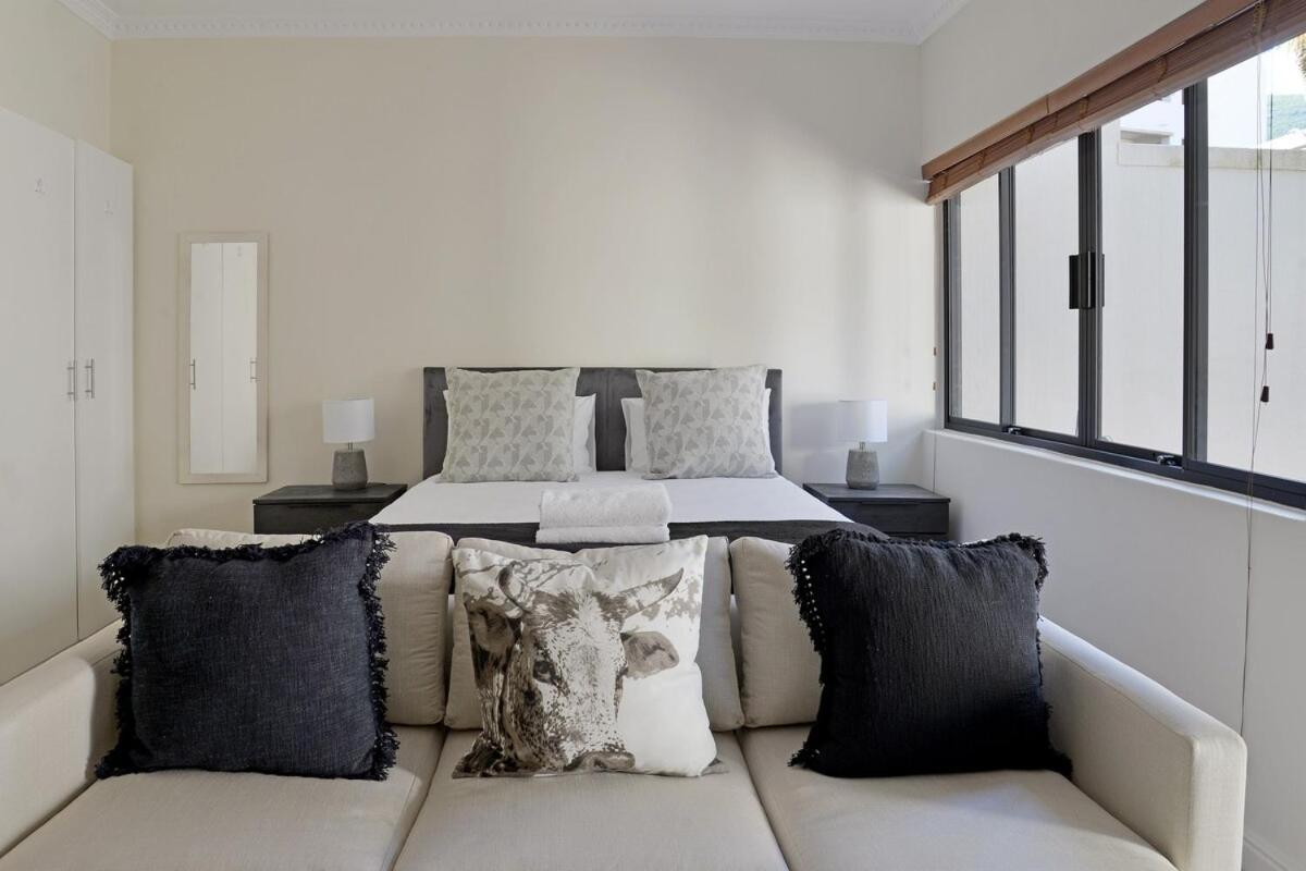 Apartment Modern Sea Point Oasis Garden, Pool & Gym Access Cape Town