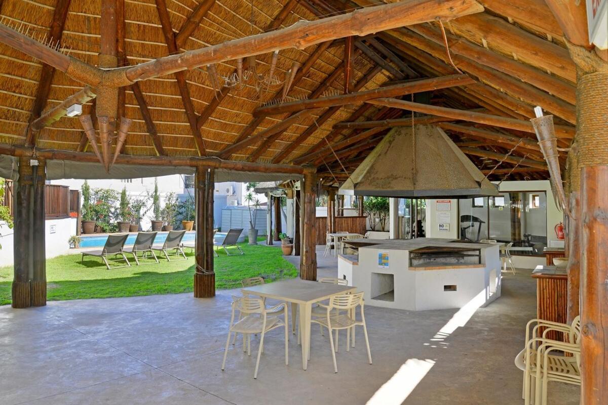 Modern Sea Point Oasis Garden, Pool & Gym Access Cape Town