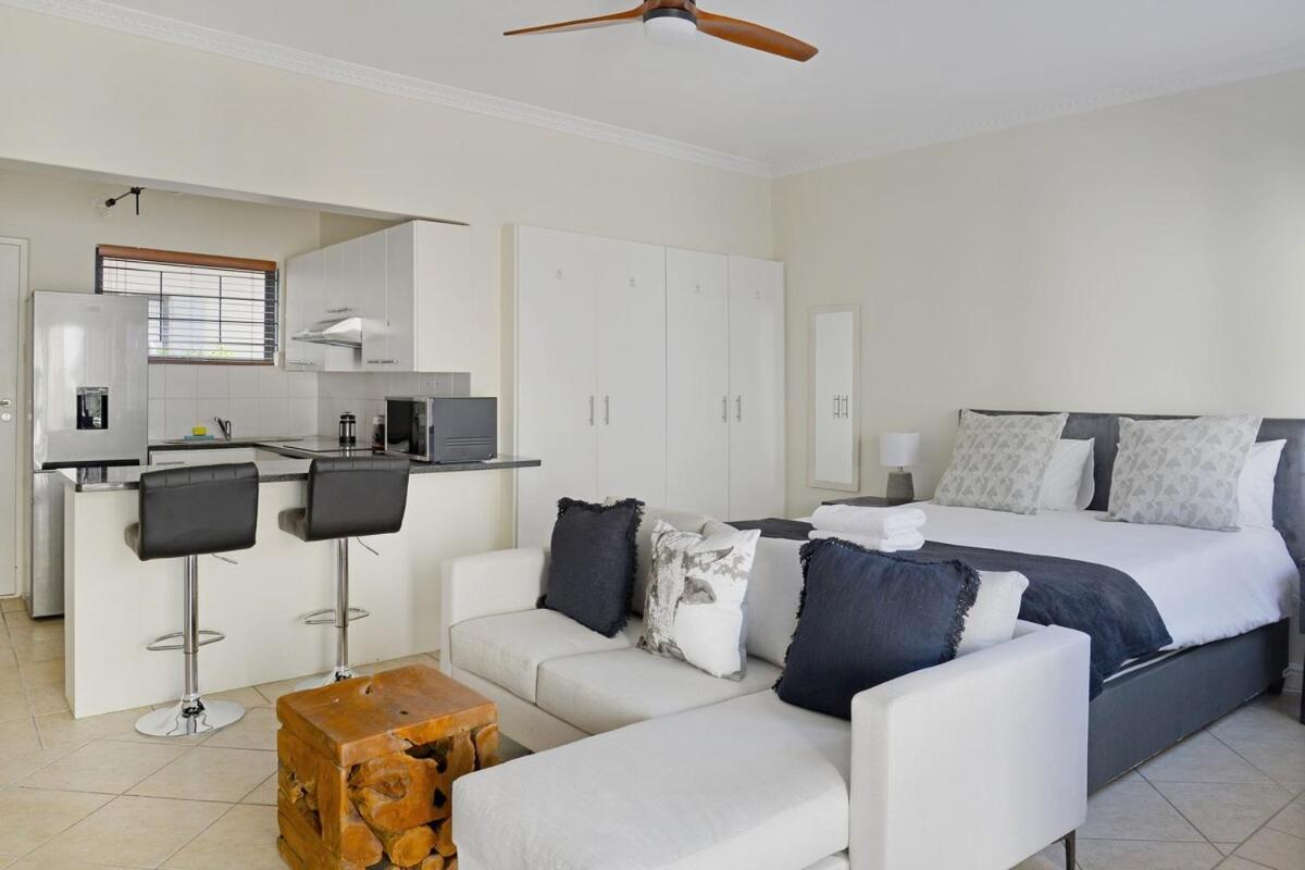 Modern Sea Point Oasis Garden, Pool & Gym Access Apartment