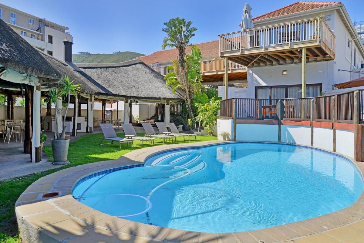 Apartment Modern Sea Point Oasis Garden, Pool & Gym Access *