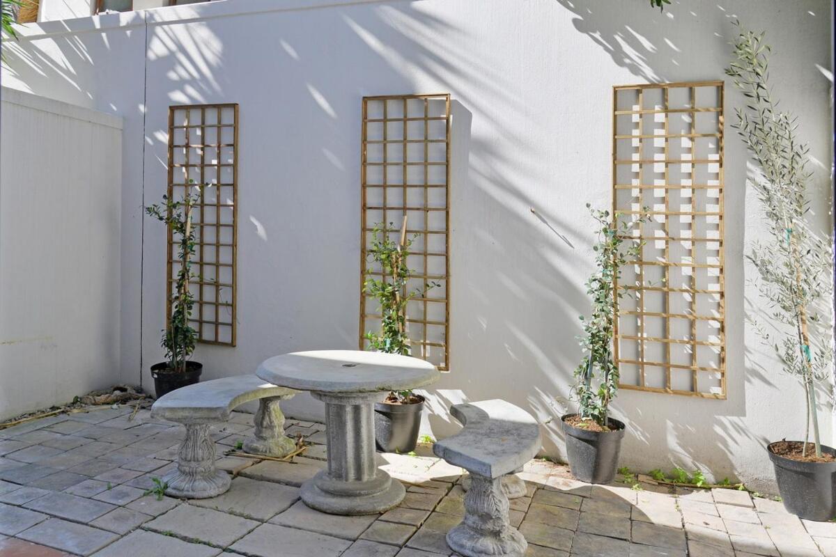 Apartment Modern Sea Point Oasis Garden, Pool & Gym Access